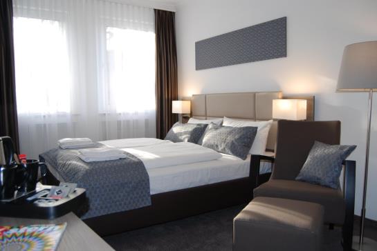 هتل Dom Am Romerbrunnen