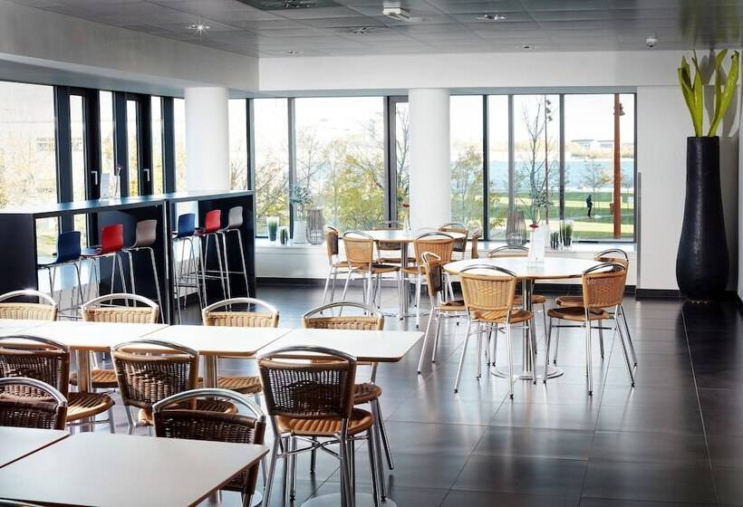 בית מלון כפרי Cabinn Aalborg