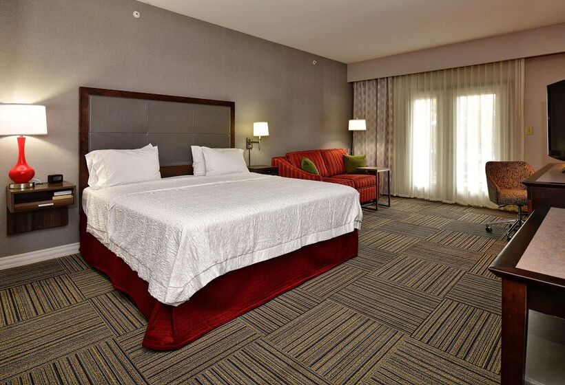 Отель Hampton Inn & Suites Fredericksburg