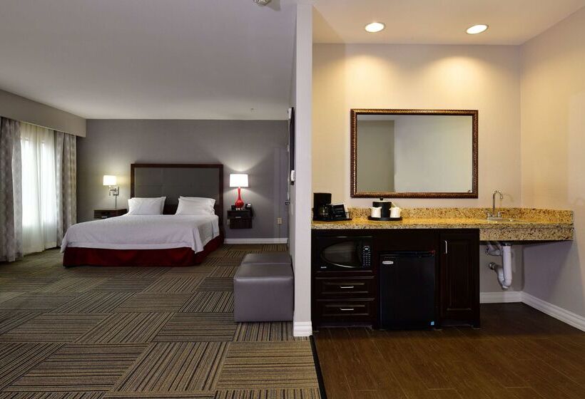 Отель Hampton Inn & Suites Fredericksburg