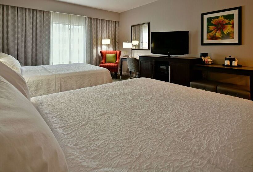 Отель Hampton Inn & Suites Fredericksburg
