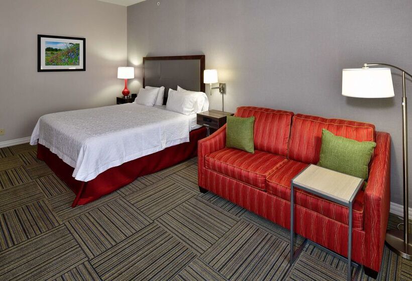 Отель Hampton Inn & Suites Fredericksburg