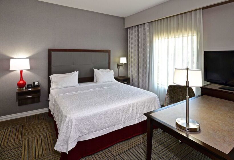 Отель Hampton Inn & Suites Fredericksburg