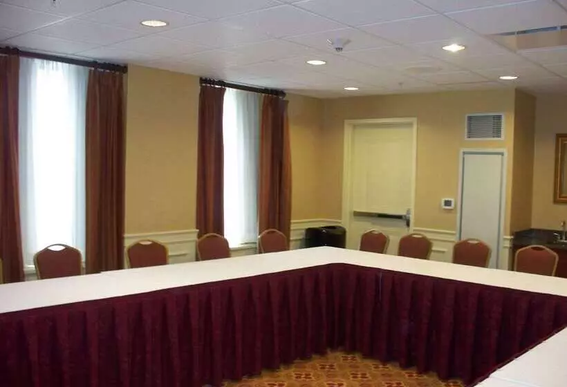 هتل Hampton Inn & Suites Providence Downtown