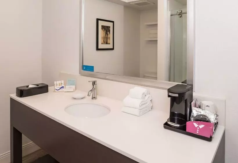 هتل Hampton Inn Channel Islands Harbor/oxnard