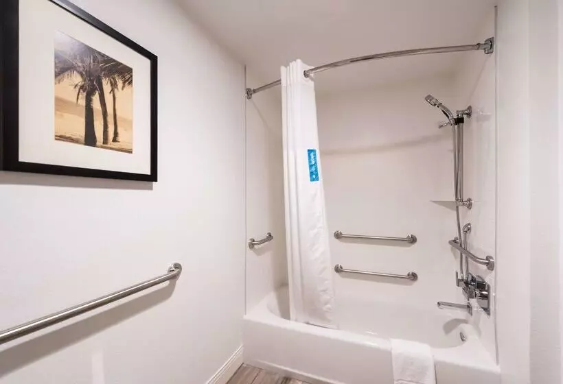 هتل Hampton Inn Channel Islands Harbor/oxnard