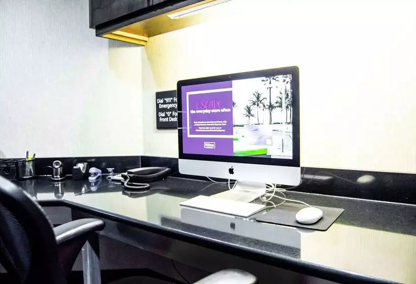 هتل Hampton Inn & Suites Richmond/glenside