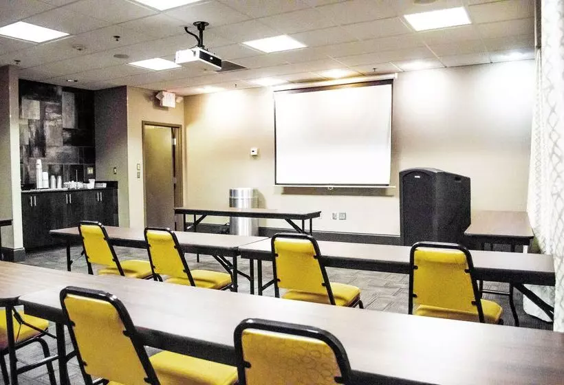 هتل Hampton Inn & Suites Richmond/glenside