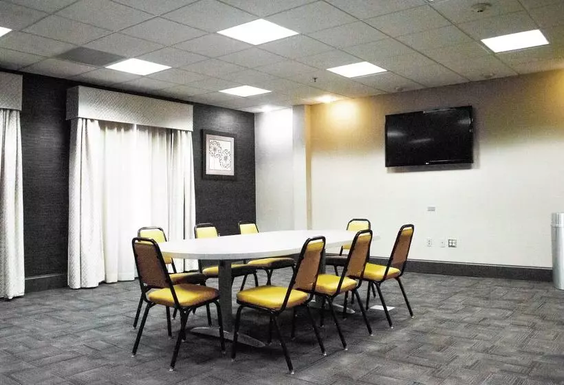 هتل Hampton Inn & Suites Richmond/glenside