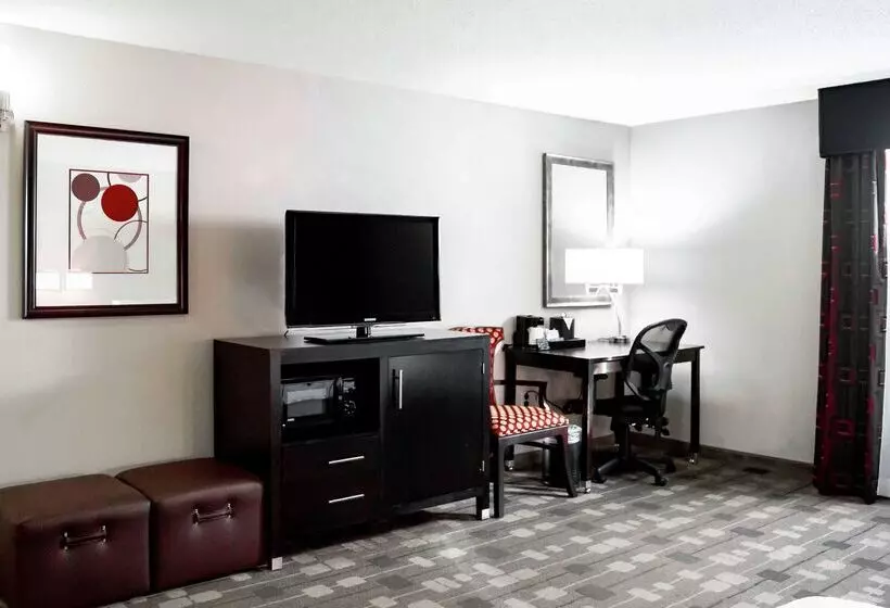 هتل Hampton Inn & Suites Richmond/glenside