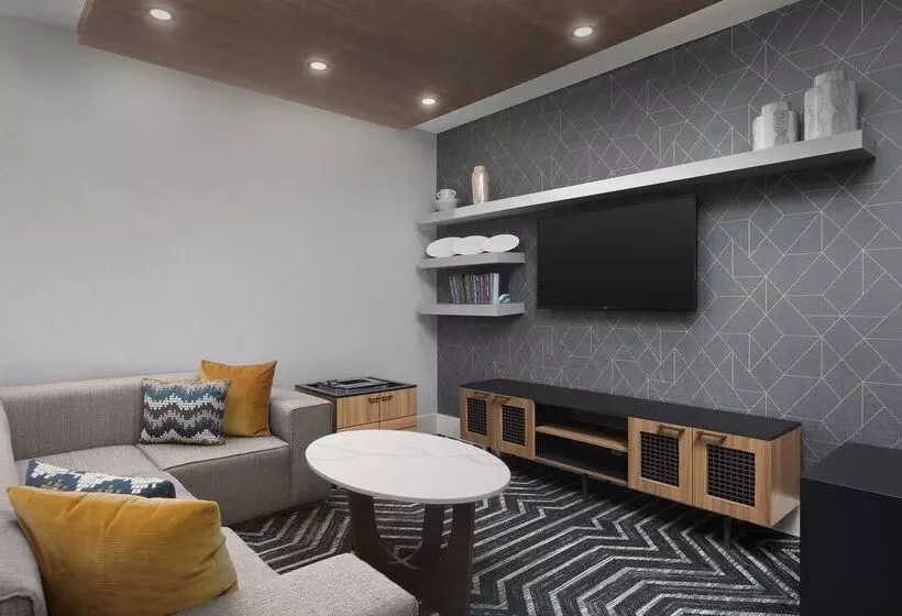 Отель Homewood Suites By Hilton York