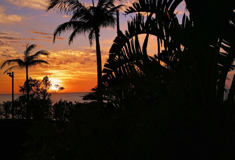 هتل Kafuu Resort Fuchaku Condo