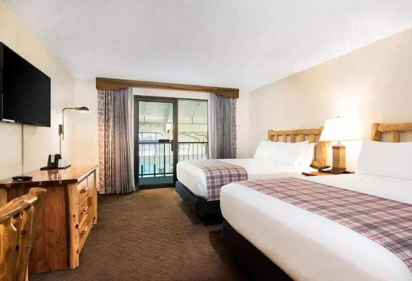 هتل Lodge Of The Ozarks