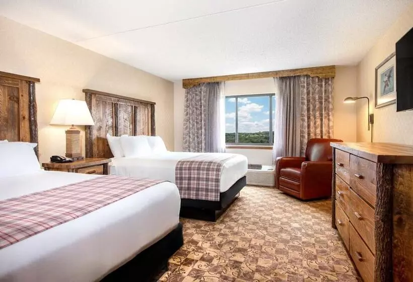 هتل Lodge Of The Ozarks