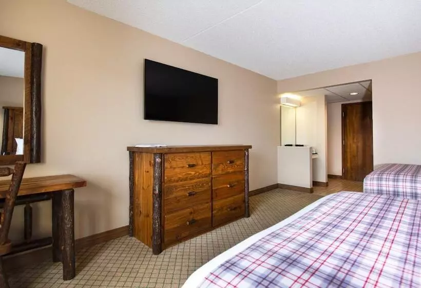 هتل Lodge Of The Ozarks