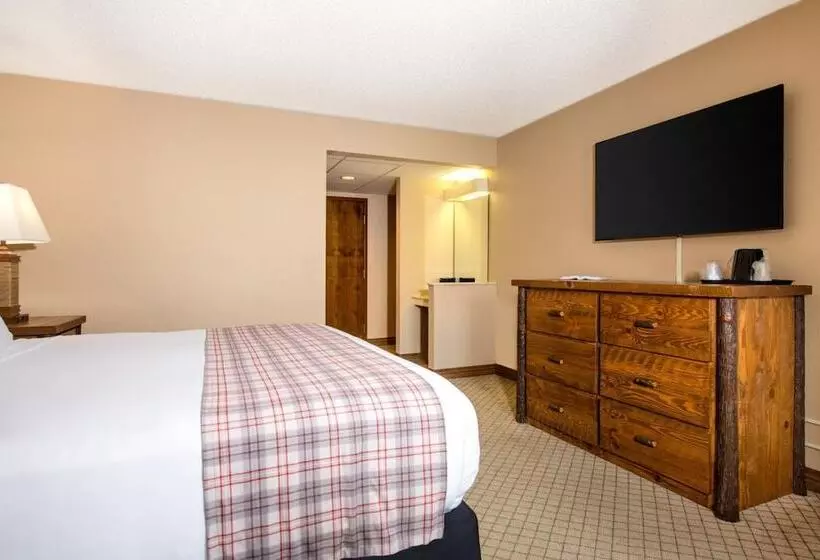 هتل Lodge Of The Ozarks