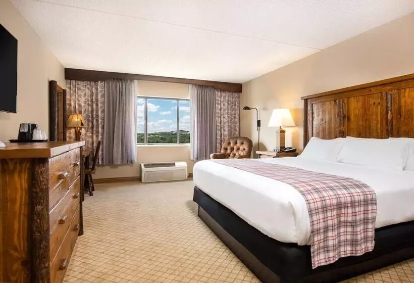 هتل Lodge Of The Ozarks