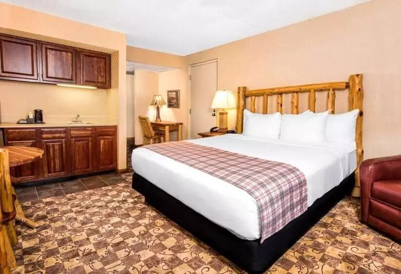 هتل Lodge Of The Ozarks