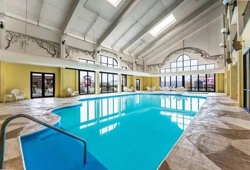 هتل Lodge Of The Ozarks