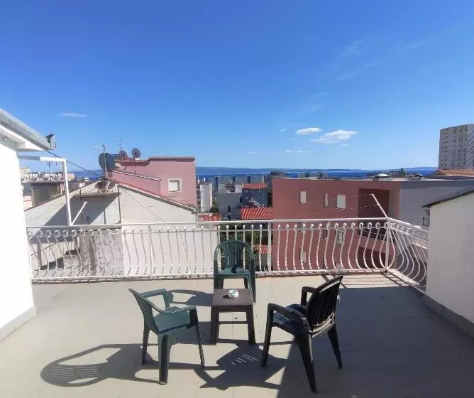 簡易ホテル Eros Rooms