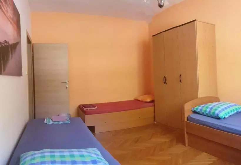 簡易ホテル Eros Rooms