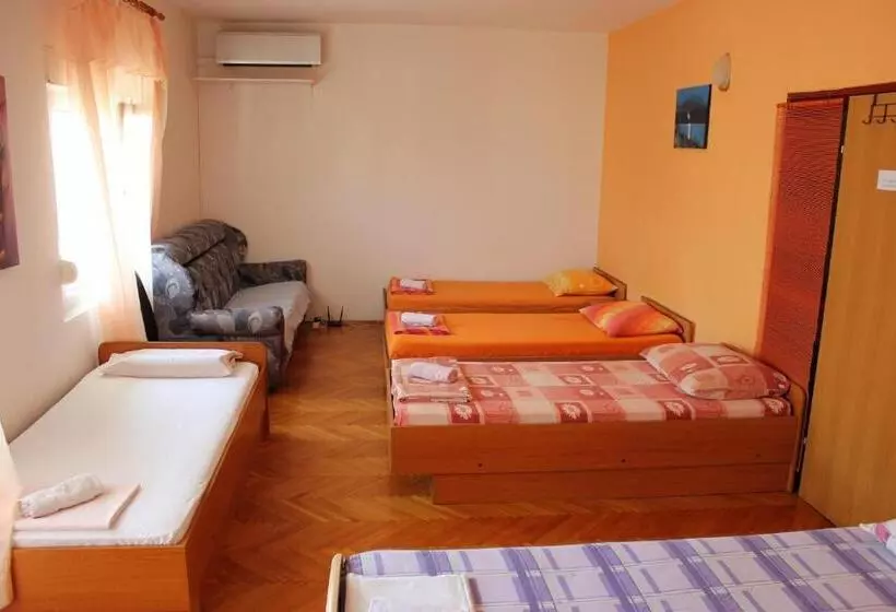 簡易ホテル Eros Rooms