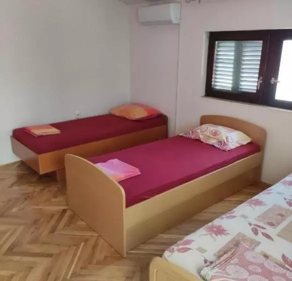 簡易ホテル Eros Rooms