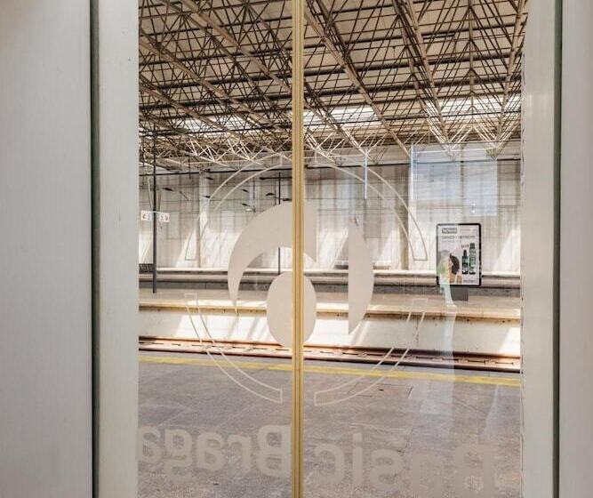 هتل Basic Braga by Axis