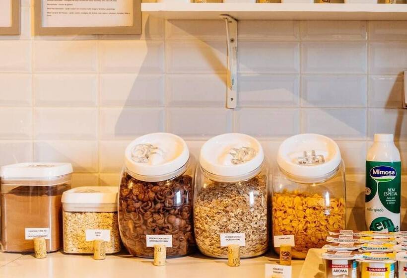 هتل Basic Braga by Axis