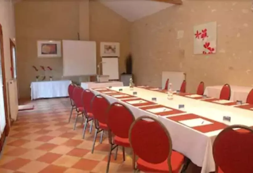 Отель Château De Sanse