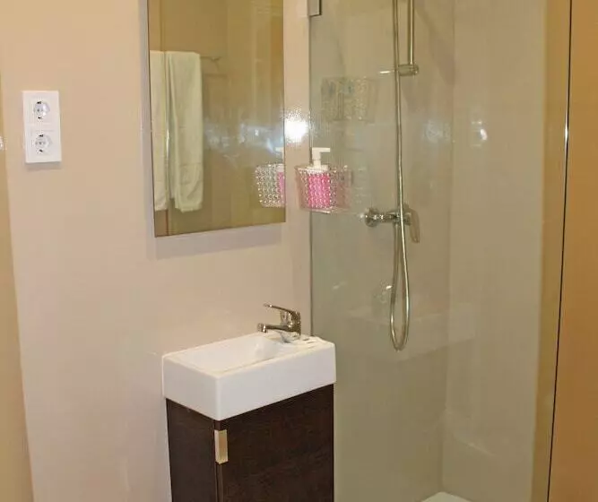 Hotelli Lunar Guest House