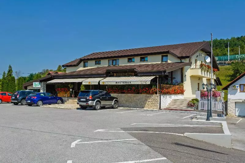 فندق Tourist Center Marko