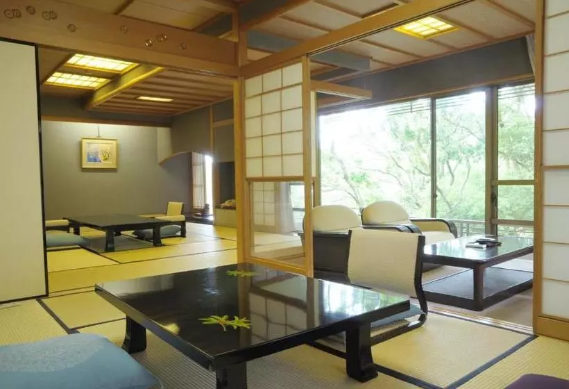 Hotel Yugawara Onsen Kawasegien Isuzu