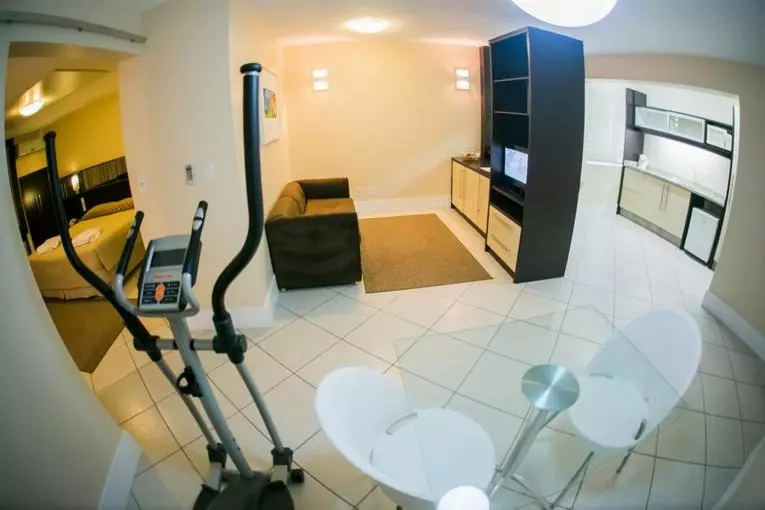 Delupo Hotel Livin Studios