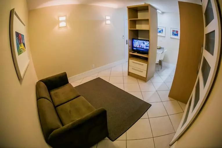 Delupo Hotel Livin Studios