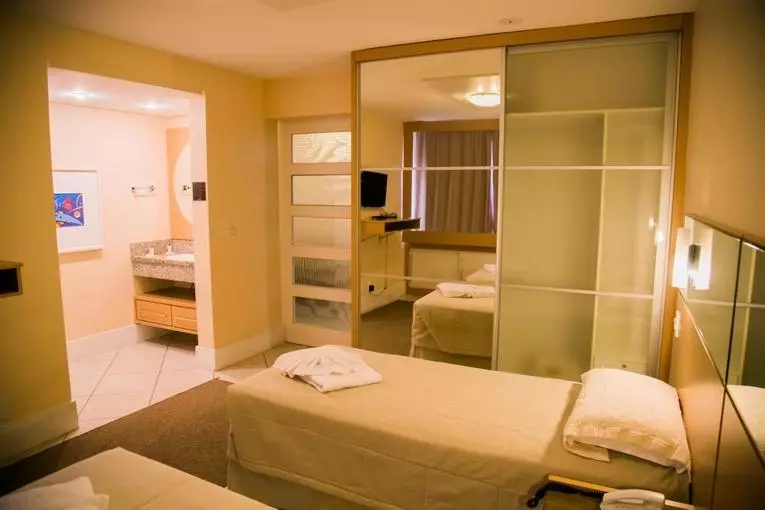 Delupo Hotel Livin Studios