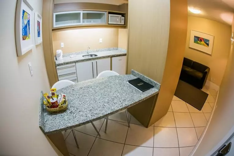 Delupo Hotel Livin Studios