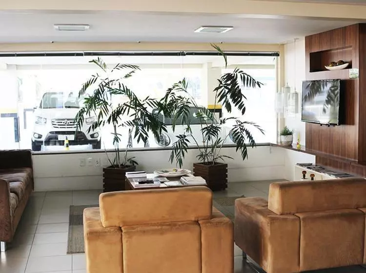 Delupo Hotel Livin Studios