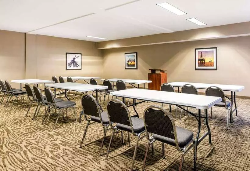 فندق Comfort Inn & Suites Iah Bush Airport – East