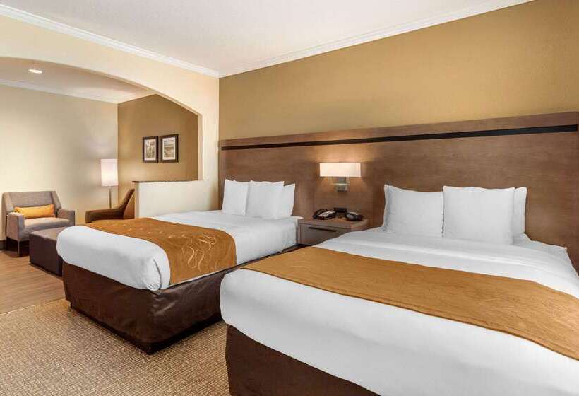 Отель Comfort Suites Baytown I 10