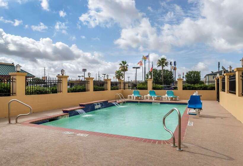 Отель Comfort Suites Baytown I 10