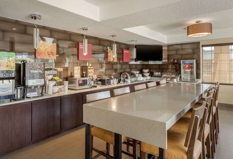 Отель Comfort Suites Baytown I 10