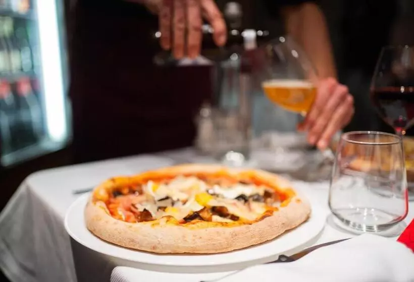 فندق El Homs Palace