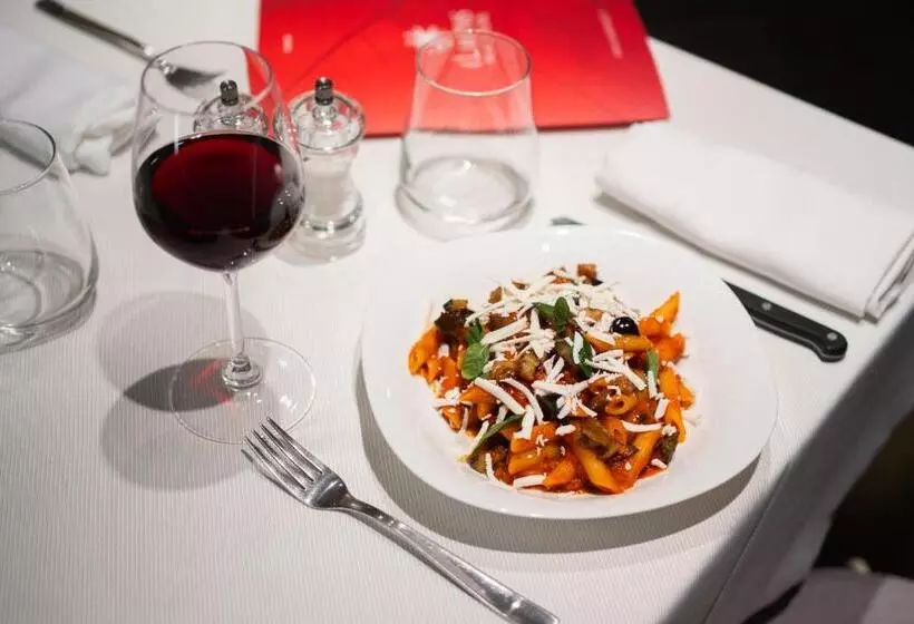 فندق El Homs Palace