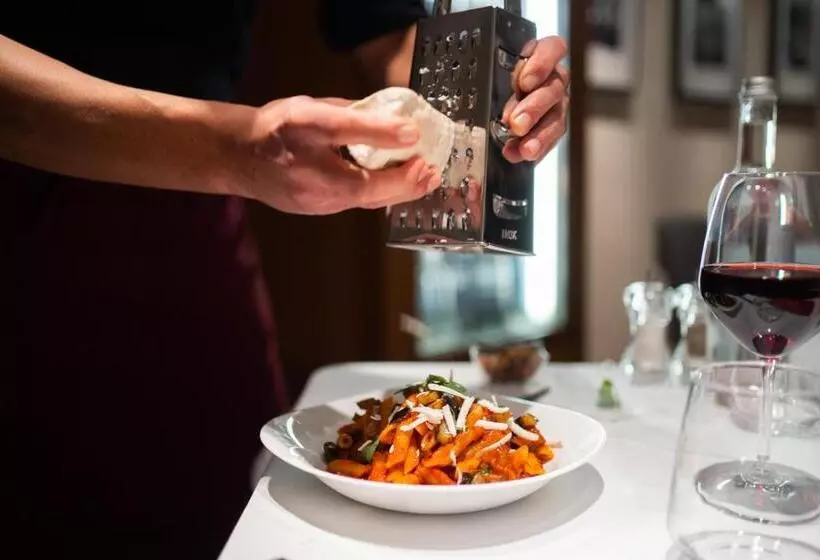 هتل El Homs Palace