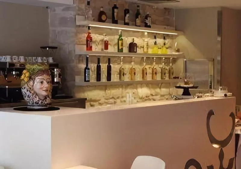 ホテル El Homs Palace