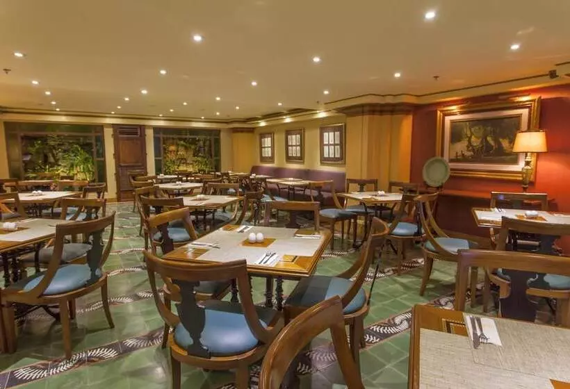 Отель Herald Suites