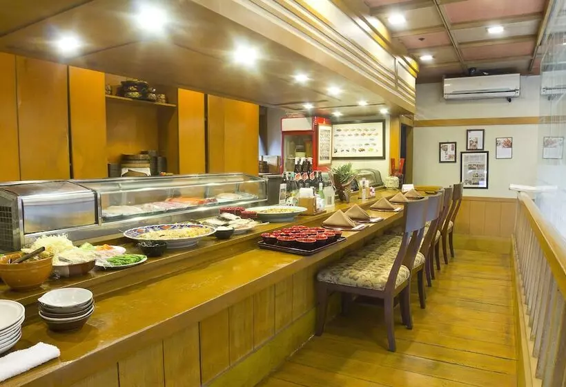 Отель Herald Suites