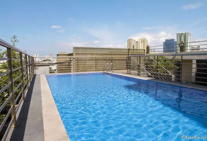 Отель Herald Suites