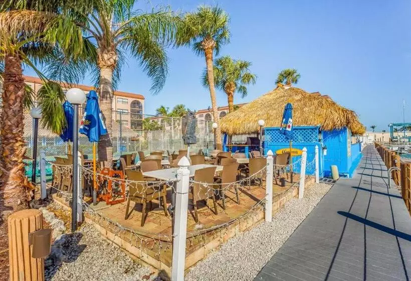 هتل Marco Bay Resort At Anglers Cove